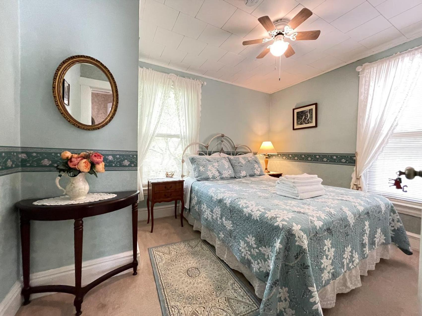 Strathaird Bed And Breakfast Niagara Falls Exterior photo